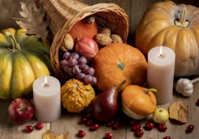 cornucopia-arrangement-with-delicious-foods